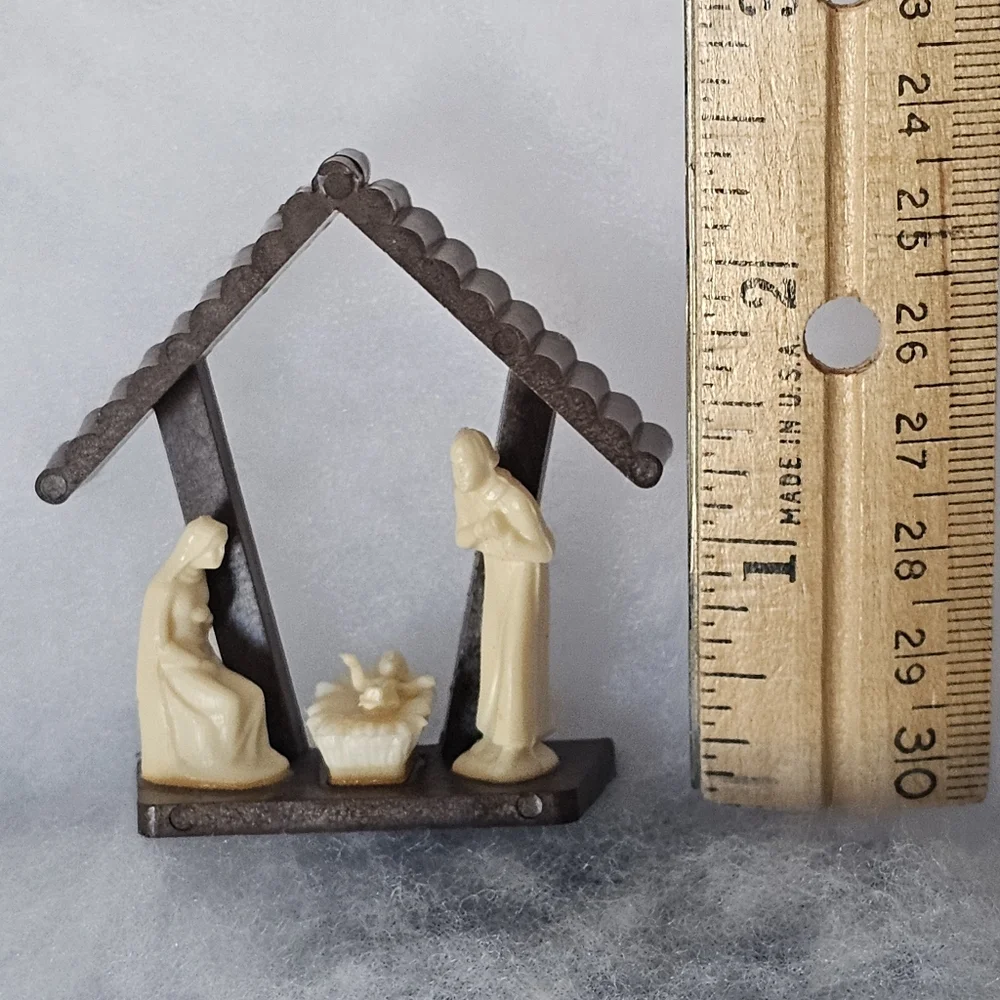 Nativity Figurine Ornament Plastic Mary Joseph Jesus Bethlehem Virgin Christmas